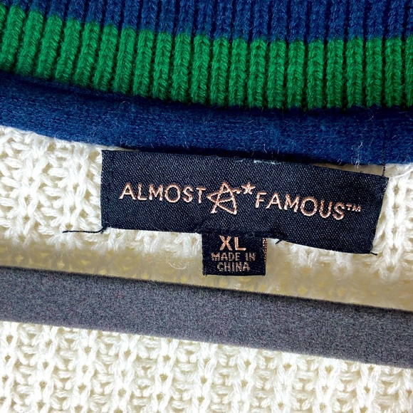 Almost Famous Fashionable Women cozy soft V-Neck Size L Super Cute Cardigan. - Picture 2 of 4